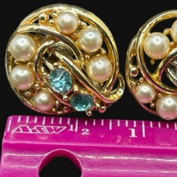Mint Vintage 1950s Coro Craft Blue Rhinestone Faux Pearl Screw Back Earrings - Picture 4 of 13